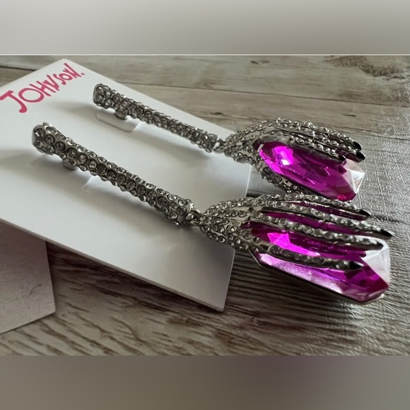 NWT ⚜️💖⚜️ Betsey Johnson Silver Tone Skeleton Hand Drop Earrings Pink - Picture 7 of 13